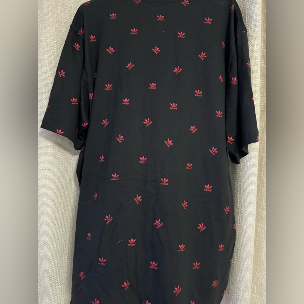 🔥2/$25 Adidas Men's Black Tee with Red Pocket - Picture 3 of 3